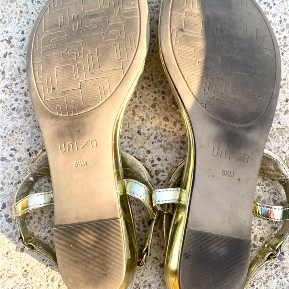 UNISA 'Liese' Gold T-Strap Thong Sandals with Jewels and Rhinestones SZ 6.5 - Picture 5 of 10